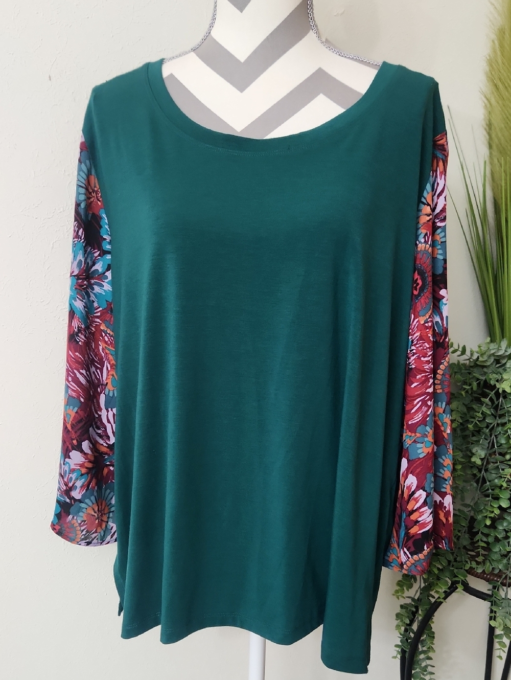 The Pioneer Woman Teal Green Top with Floral Multicolor Sleeves